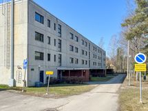 julkisivua itäpuolella