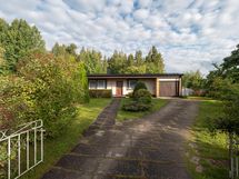 Iso, aidattu pihapiiri