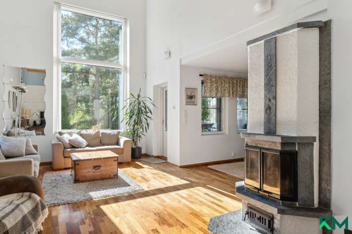 Omakotitalo, Oh+k+2mh+työhuone+2 x kph+sauna+khh+erillinen wc+ 2 x parveke + terassi, 152 m², Tapiola, Espoo