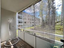 Etelän suuntainen parveke tuo lisätilaa asumiseen.