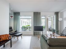 Havainnekuva ensimmäisen kerroksen vastaavasta olohuoneesta.