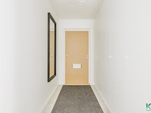 Vaatehuone, kaapistot sekä irtaimistovarasto takaavat ruhtinaalliset säilytystilat