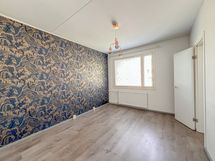 Makuuhuone on myös tilava.