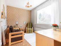 Tarpeen mukaan vaikka työhuoneeksi.