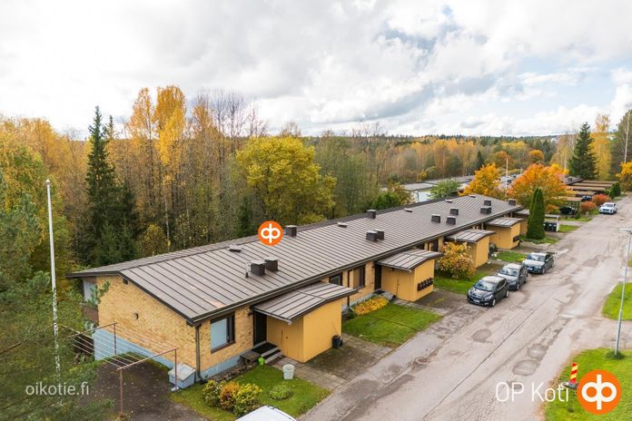 Rivitalo, 4h,k/rt,s,ph,pkh,vh,2wc,p (lasitettu), 93,2 m², Kartano