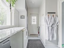 Kodinhoitohuoneesta uloskäynti