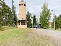 Kirkkoharjun Kahvila ja upeat ulkoilumaastot ovat reilun puolen kilometrin päässä.