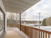 Asunnolla suuri terassialue