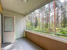 Näkymät etelään pihan vieressä olevalle leikkipaikalle!