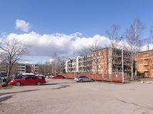 Taloyhtiön parkkipaikka