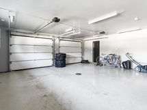 2 auton lämmin autotalli