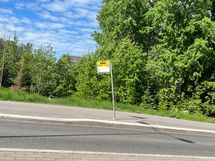 Bussipysäkki aivan taloyhtiön vieressä
