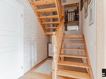 Käynti yläkertaan
