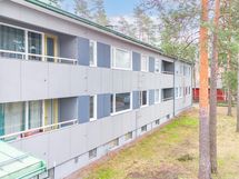julkisivua takaa