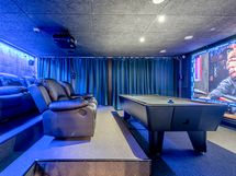 Rälläämössä leffateatteri