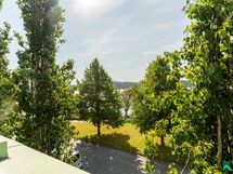 Puistomaiset näkymät merelle saakka