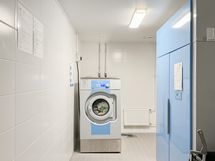 Talosta löytyy pesutupa.