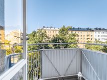 Kesäinen näkymä parvekkeelta.