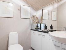 yläkerran erillinen wc