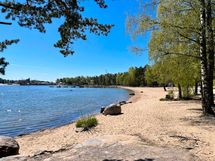 Matinkylän uimaranta ja ihana Rantaraitti n. 1km päässä.