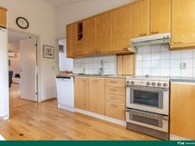 Reilun kokoinen keittiö