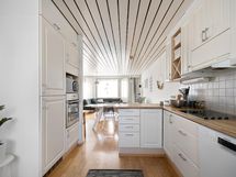 Jääkaappi/pakastin on integroitu