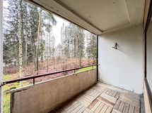 Parvekkeelta rauhalliset näkymät etelän suuntaan.