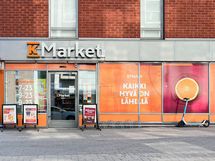 Lähikaupat löytyvät näppärästi n.500m päästä.