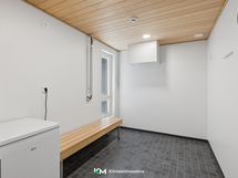 Taloyhtiön saunan pukuhuone