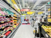 Alepa Kannelmäki, Vanhaistentiellä on lähikauppa joka palvelee 24h. Matkaa Kaaren palveluihin n 600m