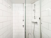 Kylpyhuoneessa on paikka pyykinpesukoneelle