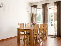 Olohuoneesta käynti terassille