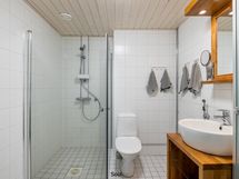 Alakerran kylpyhuone