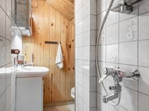 Vanhan puolen pesuhuone/wc