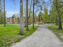 Viereinen leikkipuisto - Lekpark i närheten