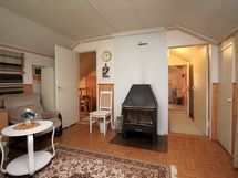 Yläkerran huone ja takka