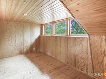 Päärakennuksen yläkerran huone