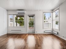 olohuoneesta käynti myös terassille/piha-alueelle.