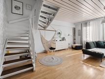 Olohuoneesta on käynti takapihalle