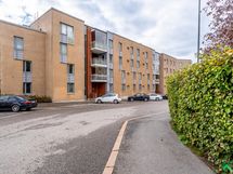 Vellamonkadun puoleinen sisäänkäynti