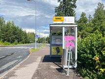 Bussilla pääsee heti talon vierestä sekä Tikkurilaan että Helsinkiin.
