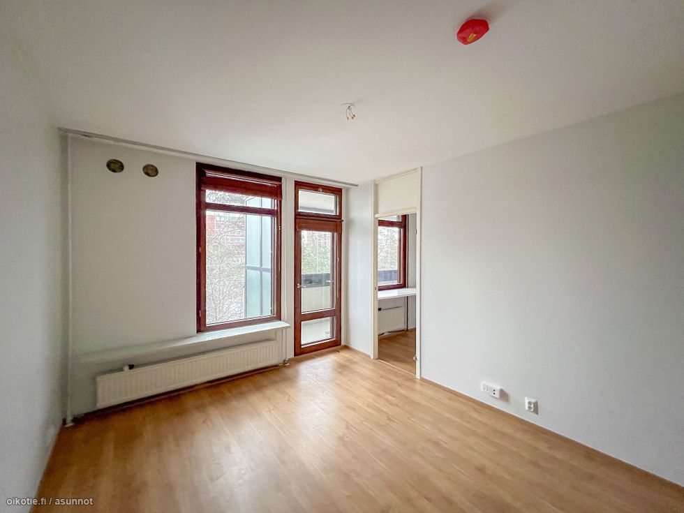 Neljännen kerroksen kodikas ja hyväpohjainen koti hyvällä sijainnilla.