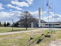 Tikkurilan uimahallille ja urheilupuistolle kävelee vain noin 15 minuutissa.