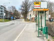 Haagan torin pysäkki, josta kulkee bussilinja 40 on kävelyetäisyydellä.