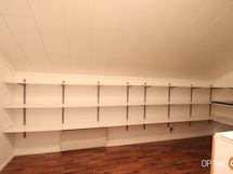 Vaatehuone / varasto yläkerrassa