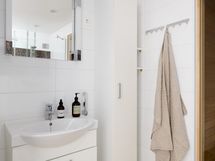 Kylpyhuone 1, oma sauna