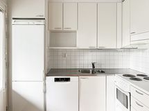 Keittokomerossa on astianpesukone.