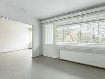 OLOHUONETTA, TAUSTALLA MAKUUHUONE