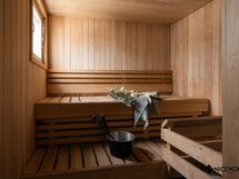 Ikkunallinen tyylikäs sauna.