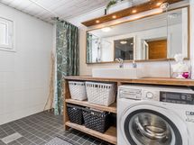 alin kerros: wc/kylpyhuone